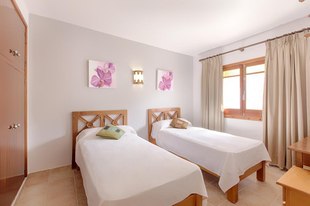 Apartamentos Colomar Santa Eularia des Riu Exterior photo